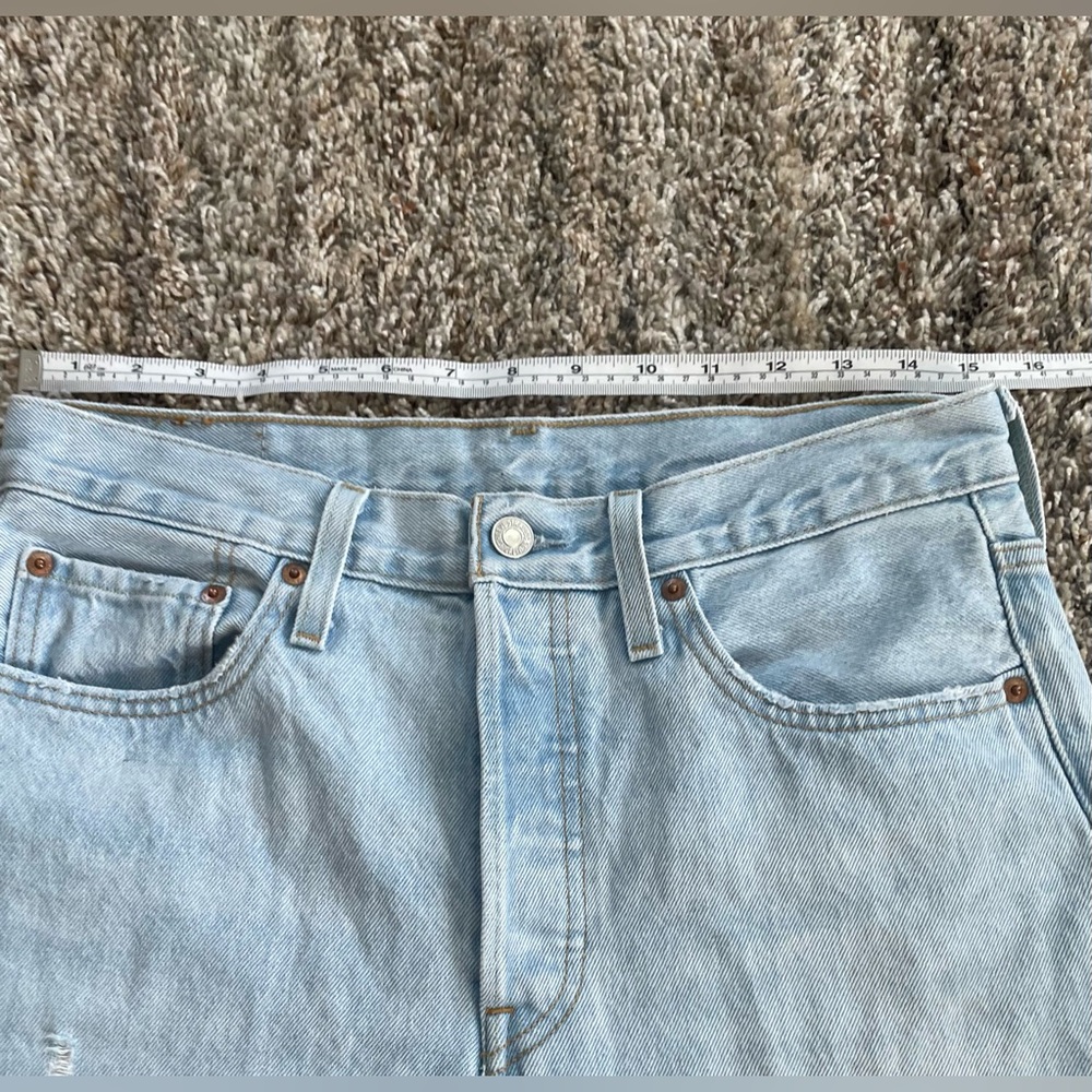 Levi's Woman’s light-wash Blue 501 Skinny Jeans Button-Fly distressed size 29 - Picture 3 of 14